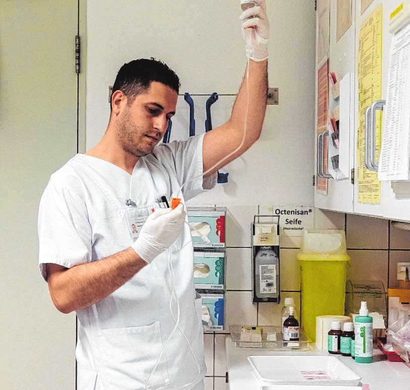 Wer einen Ausbildungsplatz in der Alten- oder Krankenpflege sucht, hat derzeit gute Chancen. BILD: KRISTIN BETHGE/DPA