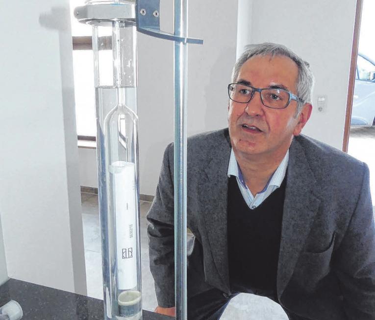 So wird der Alkoholgehalt des Schnapses gemessen.