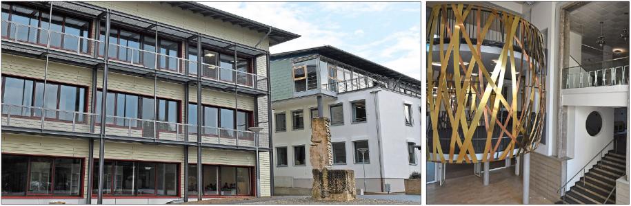 Modern, funktional und dennoch optisch bestens angepasst an den Altbau: So präsentiert sich der neue naturwissenschaftliche Trakt des Gymnasiums Schrobenhausen (links). Das Vogelnest im Eingangsbereich (rechts) steht sowohl für Transparenz als auch für Geborgenheit – rechts im Bild der alte Eingang zum Altbau, der sich harmonisch einfügt. Fotos: Hammerl Modern, funktional und dennoch optisch bestens angepasst an den Altbau: So präsentiert sich der neue naturwissenschaftliche Trakt des Gymnasiums Schrobenhausen (links). Das Vogelnest im Eingangsbereich (rechts) steht sowohl für Transparenz als auch für Geborgenheit – rechts im Bild der alte Eingang zum Altbau, der sich harmonisch einfügt. Fotos: Hammerl