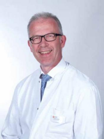 Dr. Karl Christian Westphal Chefarzt der Klinik für Orthopädie und Unfallchirurgie an der Schön Klinik Neustadt Dr. Karl Christian Westphal Chefarzt der Klinik für Orthopädie und Unfallchirurgie an der Schön Klinik Neustadt