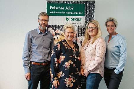 Das Team der DEKRA-Geschäftsstelle in Kiel um Geschäftsstellenleiterin Lina Zakowski (2.v.li.). FOTO:FSCH Das Team der DEKRA-Geschäftsstelle in Kiel um Geschäftsstellenleiterin Lina Zakowski (2.v.li.). FOTO:FSCH