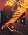 Ein Treppenhaus, das leuchtet. Foto: Paul Masukowitz