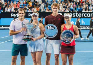 V.l. Roger Federer und Belinda Bencic schlugen Alexander Zverev und Angelique Kerber knapp 2:1. (Foto: Jürgen Hasenkopf)