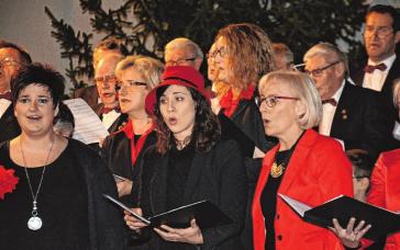 Auch bei den Adventskonzerten beweisen die Helmstädter Sängerinnen und Sänger ihre musikalischen Qualitäten. FOTO MECHTILD BUCK
