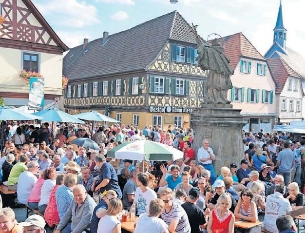Zum 10. Mal lädt die Kurstadt am Mittwoch auf den historischen Marktplatz zum Bierbrauerfest ein. Fotos: Kur & Tourismus Service Bad Staffelstein Zum 10. Mal lädt die Kurstadt am Mittwoch auf den historischen Marktplatz zum Bierbrauerfest ein. Fotos: Kur & Tourismus Service Bad Staffelstein