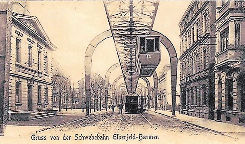 Damals unterbrach noch keine Autobahn die Sonnborner Straße – die Schwebebahnen fuhren bis Vohwinkel über den Autos. Foto: Sammlung Reinald Schneider Damals unterbrach noch keine Autobahn die Sonnborner Straße – die Schwebebahnen fuhren bis Vohwinkel über den Autos. Foto: Sammlung Reinald Schneider