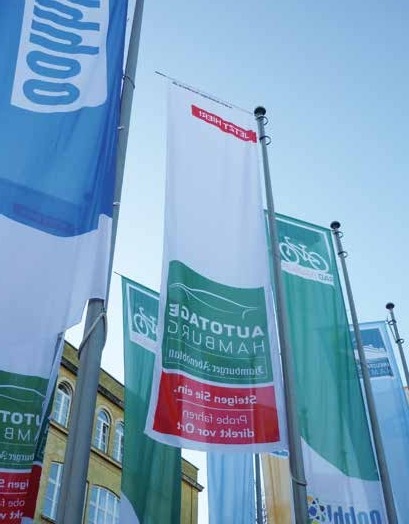 Weithin sichtbar und einladend für alle: Banner der AUTOTAGE Hamburg, Foto: Hamburger Abendblatt