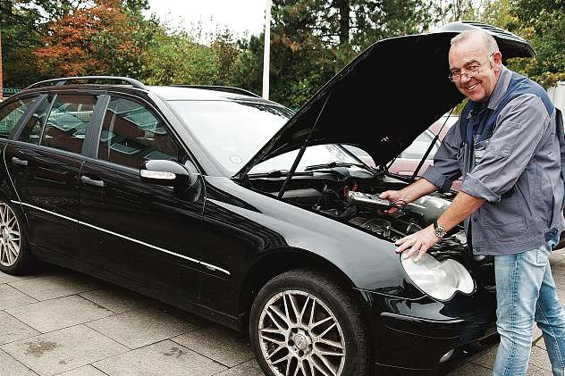 Kfz-Meister Rainer Ortman bietet mit dem Kfz-Frühjahrscheck ein Rundum-Sorglos-Paket an. FOTO: MIK Kfz-Meister Rainer Ortman bietet mit dem Kfz-Frühjahrscheck ein Rundum-Sorglos-Paket an. FOTO: MIK