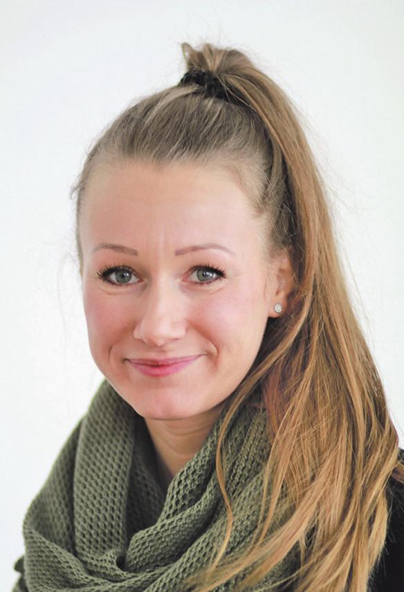 Carolin Erdmann ist Pflegedienstleiterin der DRK-Tagespflege Lindenstraße. Ein herzliches Miteinander liegt ihr am Herzen. Carolin Erdmann ist Pflegedienstleiterin der DRK-Tagespflege Lindenstraße. Ein herzliches Miteinander liegt ihr am Herzen.