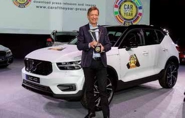 Die entscheidenden Stimmen für den „Car of the Year“-Award wurden live auf dem Auto-Salon ausgezählt. Volvo-CIO Hakan Samuelsson präsentiert stolz den Sieger, Fotos: gims.swiss