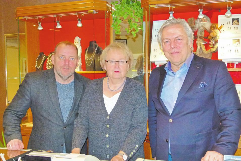 Besten Service und fachlich kompetente Beratung bieten (v.l.) Stephan Kessmann, Helga Westphal und Jochen Kessmann. Foto: Flockert