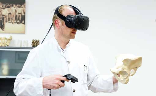 Zur exakten Operationsplanung und auch während des Eingriffs setzt Prof. Großterlinden auf modernste 3DVirtualisierungstechnik