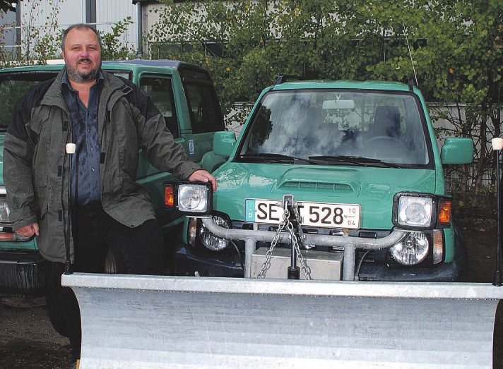 Die Winterflotte ist startklar: Olaf Aderkaß, Geschäftsführer von Thestorf Garten- und Landschaftsbau rät Kunden, sich schnell für den Winterdienst anzumelden Fotos Tina Jordan