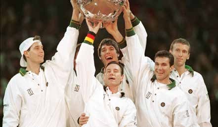 Die stolzen Davis-Cup-Sieger von 1993 (vl.): Das Team mit Marc-Kevin Goellner, Niki Pilic, Michael Stich, Carl-Uwe Steeb und Patrik Kühnen besiegte in Düsseldorf im Finale Australien mit 4:1