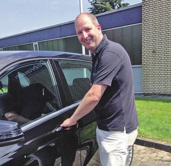 Autohaus Dreyer-Serviceberater Jörg Schinke bei der Fahrzeugannahme Foto: Dreyer