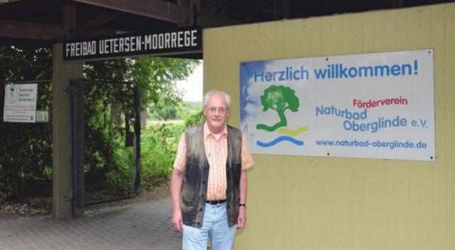 Helmut Dieterich, stellvertretender Vorsitzender des Fördervereins Naturbad Oberglinde, ist selbst ein eifriger Nutzer des Bades. Jeden Morgen ist er hier, um eine Runde zu schwimmen Fotos: Kuno Klein