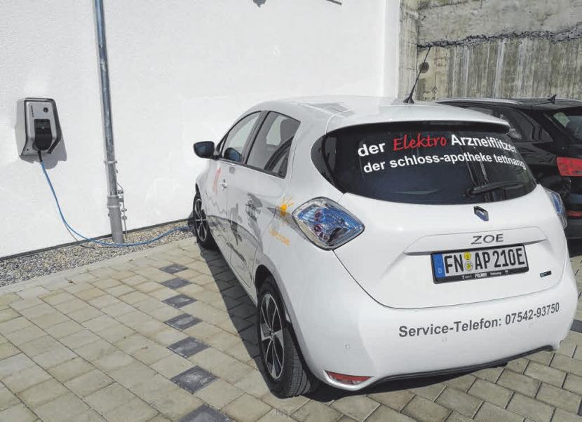 Medikamentenzustellung mit dem neuen E-Auto.