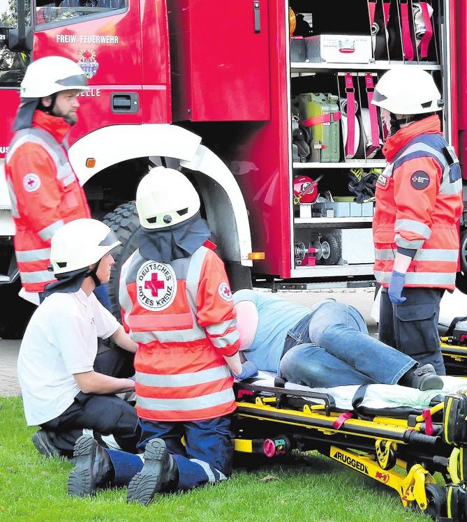 Eine spannende Großübung der Celler Feuerwehr fand kürzlich im Celler Schloss statt. Foto: Florian Persuhn
