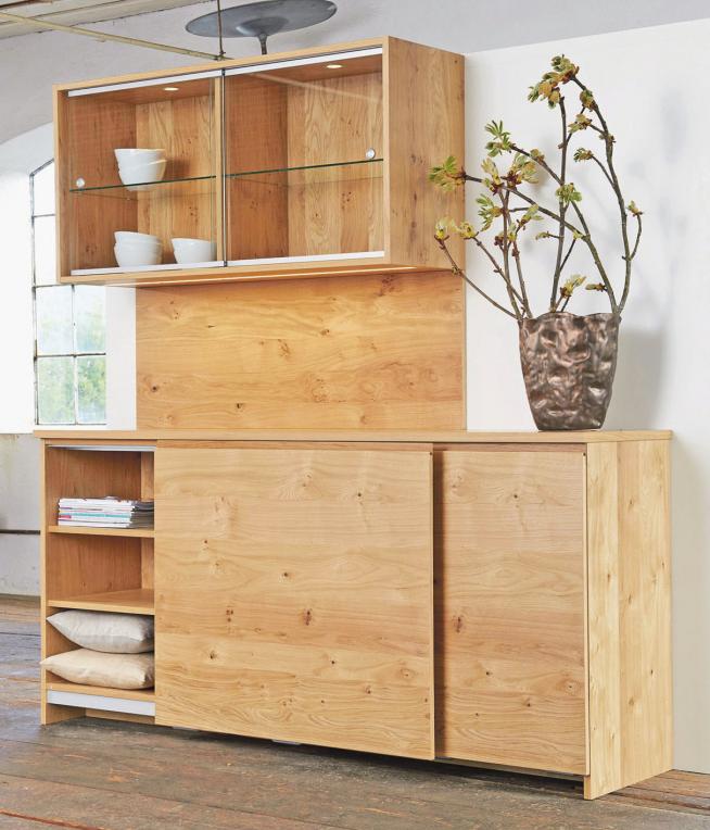 Chic und praktisch zugleich: Tischler und Schreiner sind Holzexperten und Möbeldesigner in einer Person Foto: djd/TopaTeam/miaa Chic und praktisch zugleich: Tischler und Schreiner sind Holzexperten und Möbeldesigner in einer Person Foto: djd/TopaTeam/miaa
