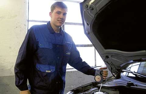 Mit dem Wintercheck bei Hassenstein ist das Auto gut gerüstet für die kalte Jahreszeit. FOTO: THORBEN BULL Mit dem Wintercheck bei Hassenstein ist das Auto gut gerüstet für die kalte Jahreszeit. FOTO: THORBEN BULL