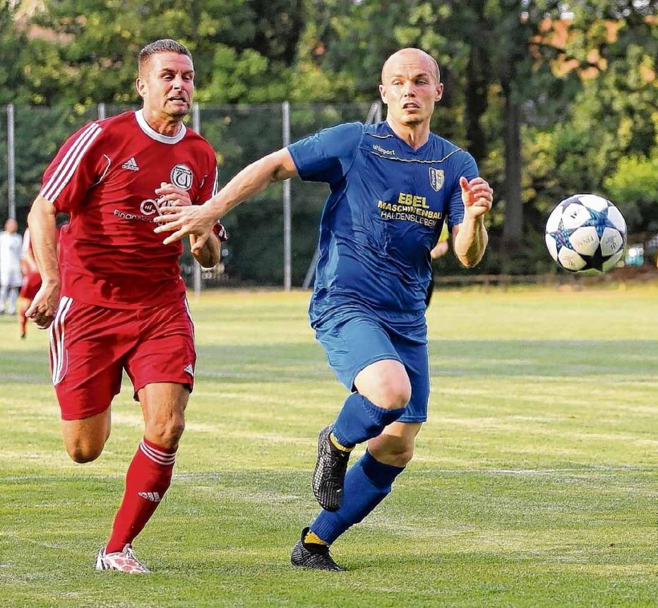 Björn Ohnesorge (links) wechselte vom SV Hötensleben nach Ummendorf. Foto: Ottfried Junge Björn Ohnesorge (links) wechselte vom SV Hötensleben nach Ummendorf. Foto: Ottfried Junge