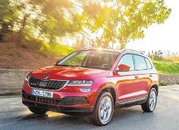 Der Škoda Karoq bietet jede Menge Fahrvergnügen auf der Straße und jenseits befestigter Fahrbahnen. FOTO: ŠKODA Der Škoda Karoq bietet jede Menge Fahrvergnügen auf der Straße und jenseits befestigter Fahrbahnen. FOTO: ŠKODA