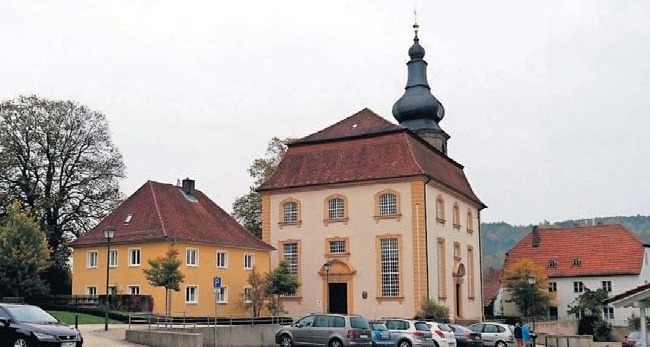 Am Kirchweihsonntag werden um 10 Uhr in der evangelischen Ortskirche (Bild) und um 10.30 Uhr in der katholischen Herz-Jesu-Kirche ein Festgottesdienst gefeiert. Am Kirchweihsonntag werden um 10 Uhr in der evangelischen Ortskirche (Bild) und um 10.30 Uhr in der katholischen Herz-Jesu-Kirche ein Festgottesdienst gefeiert.