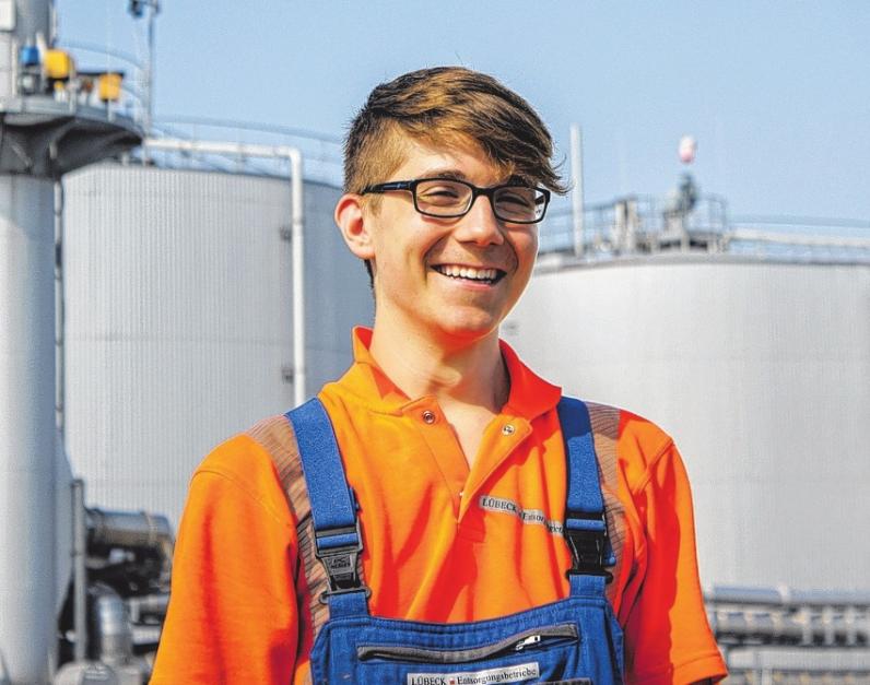 Jaron Bläsing macht bei den Entsorgungsbetrieben der Hansestadt Lübeck eine Ausbildung zum Elektroniker. Jaron Bläsing macht bei den Entsorgungsbetrieben der Hansestadt Lübeck eine Ausbildung zum Elektroniker.