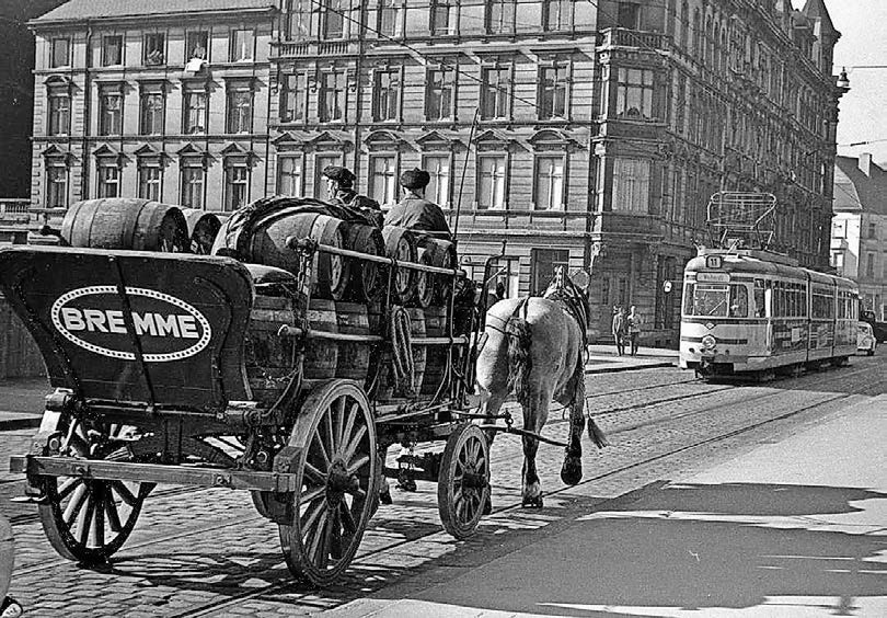 In den 30er Jahren wurde das Bier noch per Pferdekutsche – wie hier bei Bremme – zu den im ganzen Stadtgebiet verteilten Verkaufsstellen gebracht, erinnert sich Walter Caska. Foto: Historisches Zentrum In den 30er Jahren wurde das Bier noch per Pferdekutsche – wie hier bei Bremme – zu den im ganzen Stadtgebiet verteilten Verkaufsstellen gebracht, erinnert sich Walter Caska. Foto: Historisches Zentrum