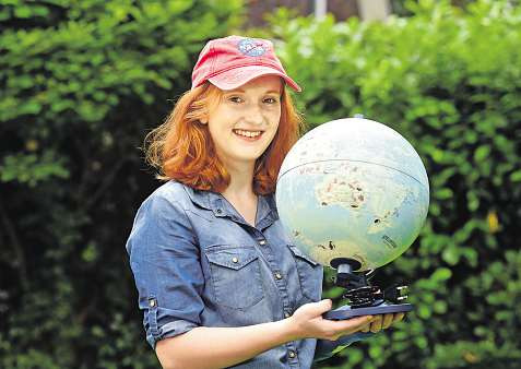 Eileen Röske (15) möchte den Weltraum erforschen. Die rote Mütze bekam Eileen von einer Astronautin geschenkt Klaus Bodig