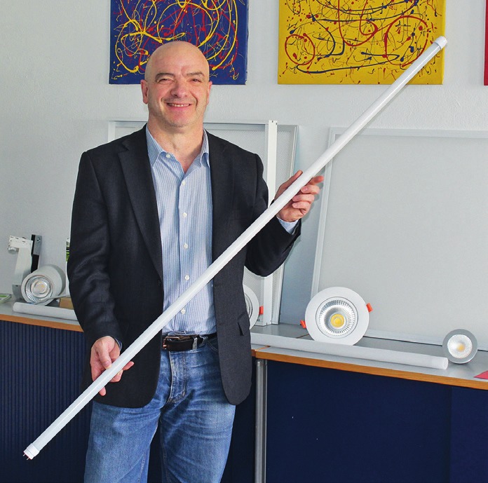 Mit Kompetenz berät Paolo Demartis zum Einsatz von LED-Beleuchtungssystemen. Mit Kompetenz berät Paolo Demartis zum Einsatz von LED-Beleuchtungssystemen.