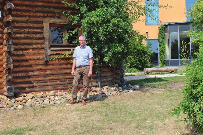 Uwe Winter vor der Banja, einem Dampfbad nach russischem Vorbild. Uwe Winter vor der Banja, einem Dampfbad nach russischem Vorbild.