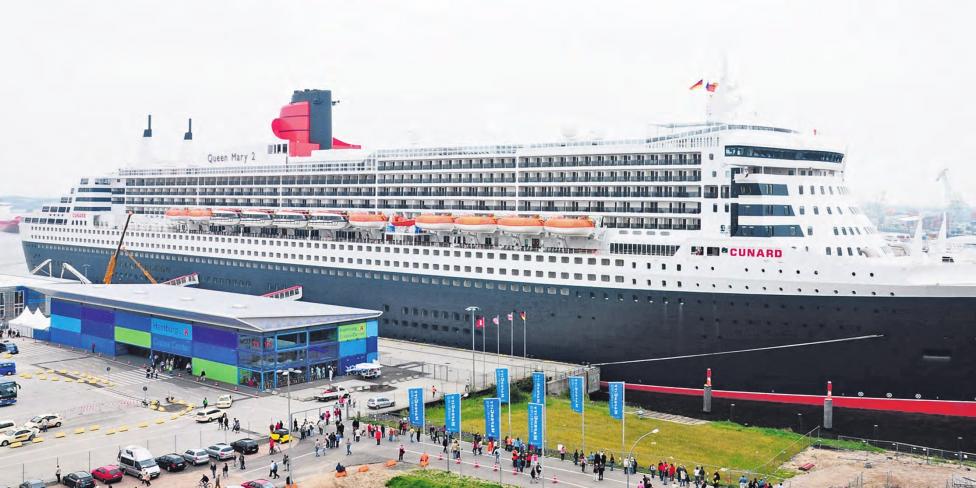 Tausende Touristen gelangen über das Cruise Center HafenCity nach Hamburg