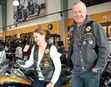 Easy Rider: Stefan Kanter fährt seit 45 Jahren Motorrad und gründete vor einem Jahr das „Nordheide Chapter Germany“. Lebensgefährtin Sabine Schmidt machte erst vor einem Jahr ihren Motorradführerschein