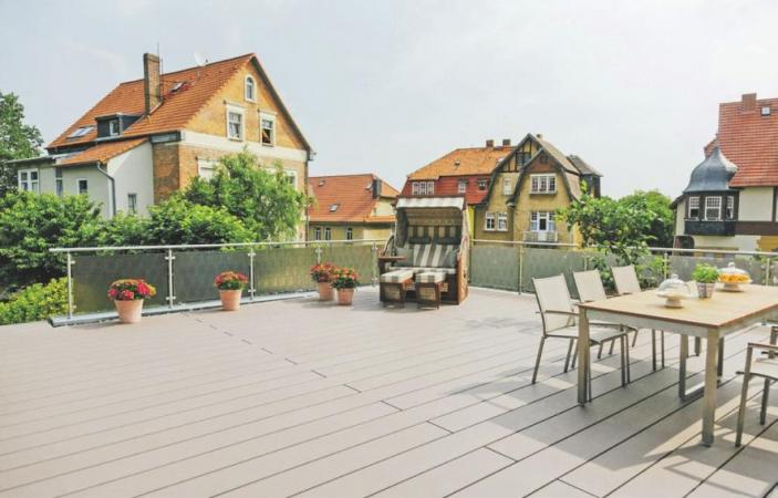 In neuer Optik und professionell verlegt, lädt die Terrasse zu entspannenden Stunden ein. Foto:djd/www.rainpro.de/Hunter In neuer Optik und professionell verlegt, lädt die Terrasse zu entspannenden Stunden ein. Foto:djd/www.rainpro.de/Hunter
