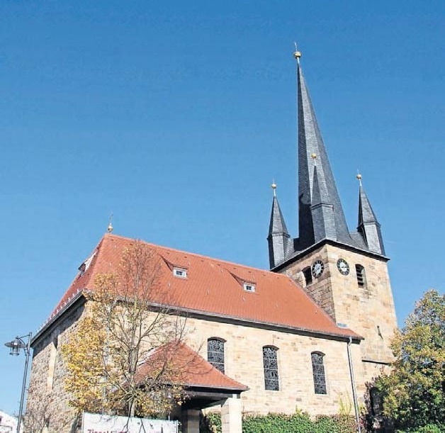 Mit großem Engagement haben die Ebersdorfer dazu beigetragen, dass die Kirche St. Laurentius ein neues Dach bekommen hat. Fotos: A. Kemnitzer Mit großem Engagement haben die Ebersdorfer dazu beigetragen, dass die Kirche St. Laurentius ein neues Dach bekommen hat. Fotos: A. Kemnitzer