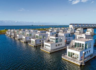 Schwimmende Häuser im Ostsee-Resort Olpenitz HELMA FERIENIMMOBILIEN Schwimmende Häuser im Ostsee-Resort Olpenitz HELMA FERIENIMMOBILIEN