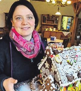Regina Wegener (37) aus Liethe betreibt einen landwirtschaftlichen Betrieb mit Direktvermarktung und Bauernhofcafé und sorgt damit für die Zutaten des Weihnachtsessens wie Geflügel und Rotkohl.
