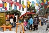1982 startete der Hoigarten (Weihnachtsmarkt) beim Alten Rathaus mit zwölf, von der Vorstandschaft selbst gebauten Häusle. Später folgt der Umzug auf den Schrannenplatz und die Zahl der Buden wuchs bis auf 40 an. 1982 startete der Hoigarten (Weihnachtsmarkt) beim Alten Rathaus mit zwölf, von der Vorstandschaft selbst gebauten Häusle. Später folgt der Umzug auf den Schrannenplatz und die Zahl der Buden wuchs bis auf 40 an.