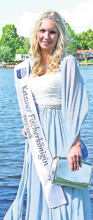 Auch Fischerköngin Lisa-Marie Zessin ist vor Ort. FOTO: PROMO Auch Fischerköngin Lisa-Marie Zessin ist vor Ort. FOTO: PROMO
