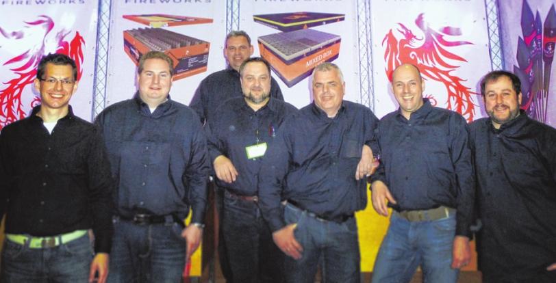 Das niederländische Team eröffnet den zweiten Festivaltag HERON FIREWORKS Das niederländische Team eröffnet den zweiten Festivaltag HERON FIREWORKS