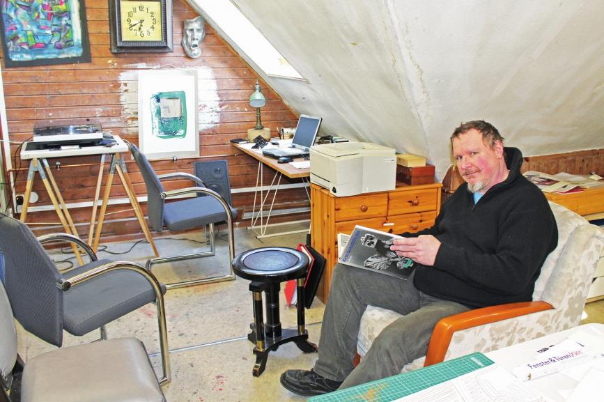 Sein Atelier auf Burg Neuhaus ist für Walter Winter künstlerischer Rückzugsort und Ideenherd zugleich. Sein Atelier auf Burg Neuhaus ist für Walter Winter künstlerischer Rückzugsort und Ideenherd zugleich.