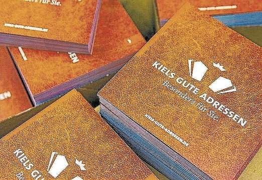 Das GUTE BUCH ist kostenlos bei allen Mitgliedern von KIELS GUTE ADRESSEN erhältlich. FOTO: HFR Das GUTE BUCH ist kostenlos bei allen Mitgliedern von KIELS GUTE ADRESSEN erhältlich. FOTO: HFR