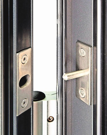 Moderne Türen bieten einen wirkungsvollen Einbruchschutz. Foto: z/djd/Groke