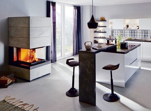 Auch in der Küche kann eine moderne Feuerstätte einen tollen Eindruck machen. Foto: AdK/Camina Schmid