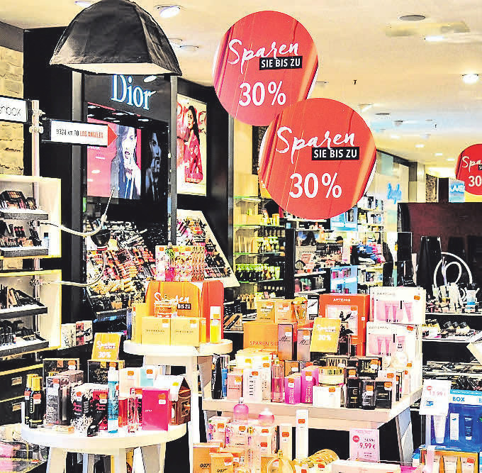 In der Parfümerie Douglas gibt es Rabatte auf Düfte, Pflegeartikel und Accessoires. In der Parfümerie Douglas gibt es Rabatte auf Düfte, Pflegeartikel und Accessoires.