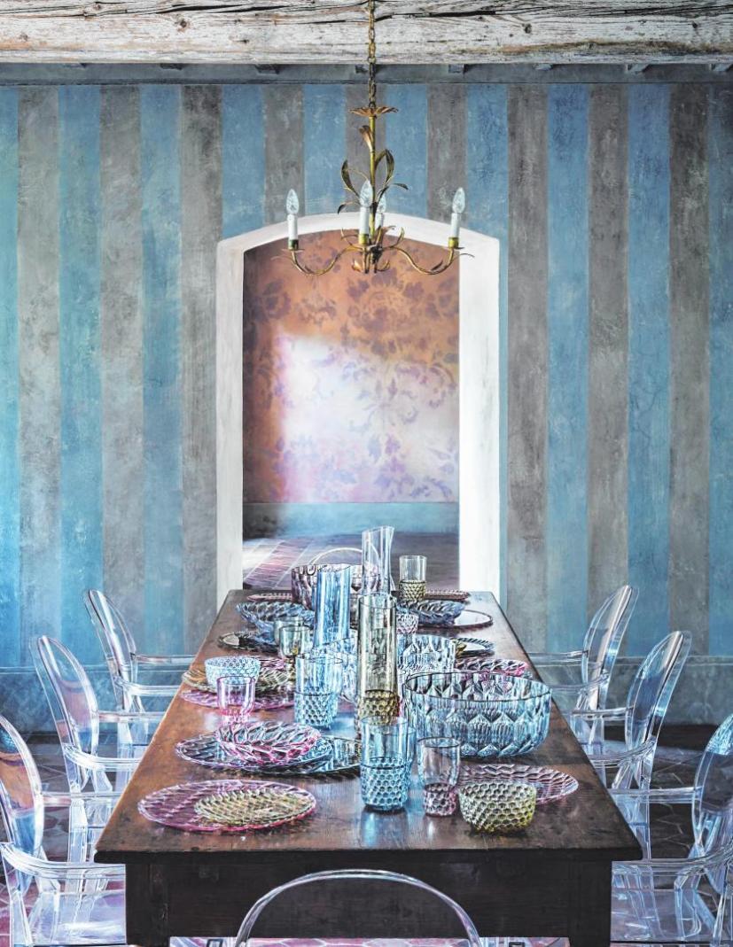 Der moderne Landhausstil kennt auch traditionelle Elemente. Geschirr etwa, das an die alten Kristallgläser von Oma erinnert, erlebt derzeit ein Comeback. Der moderne Landhausstil kennt auch traditionelle Elemente. Geschirr etwa, das an die alten Kristallgläser von Oma erinnert, erlebt derzeit ein Comeback.
