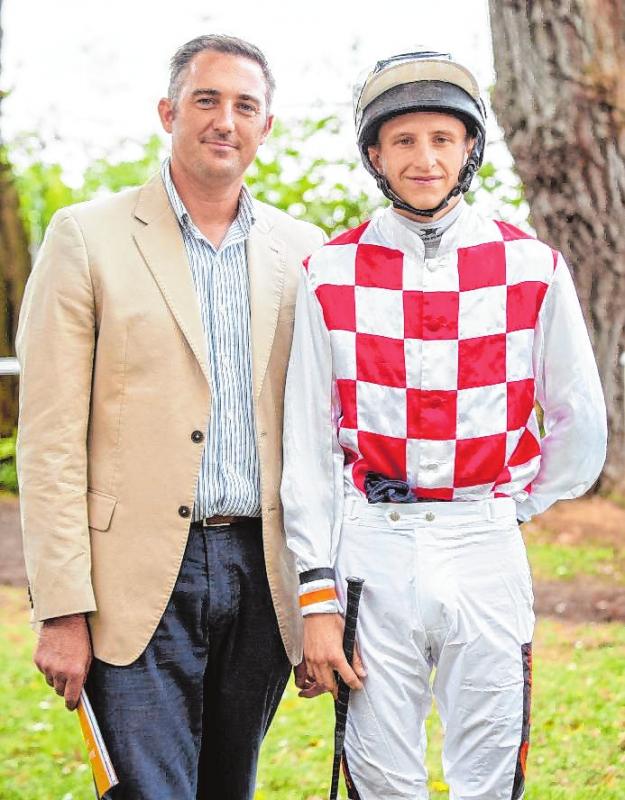 Starkes Duo: Marco Klein mit seinem Jockey Tommaso Scardino. BILD: EMMA PREIKSCHAT Starkes Duo: Marco Klein mit seinem Jockey Tommaso Scardino. BILD: EMMA PREIKSCHAT