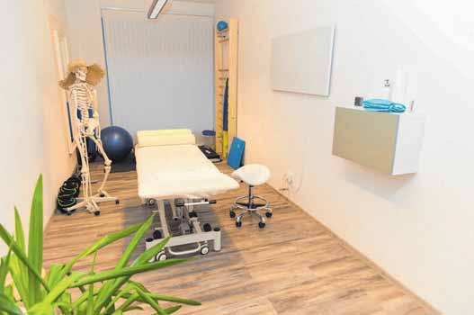 Ansprechende Räume: Die Physio Praxis Rupflin hat jetzt am bewährten Standort mehr Platz. FOTOS (3): SAMUEL MENGER Ansprechende Räume: Die Physio Praxis Rupflin hat jetzt am bewährten Standort mehr Platz. FOTOS (3): SAMUEL MENGER