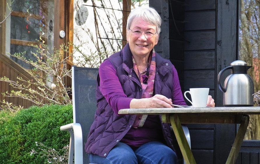 Ruhepol für Denkarbeit: Im Garten nimmt sich Friederike Franke die Zeit, weitere tolle Kulturangebote für Leute mittleren Alters zu entwickeln. Ruhepol für Denkarbeit: Im Garten nimmt sich Friederike Franke die Zeit, weitere tolle Kulturangebote für Leute mittleren Alters zu entwickeln.